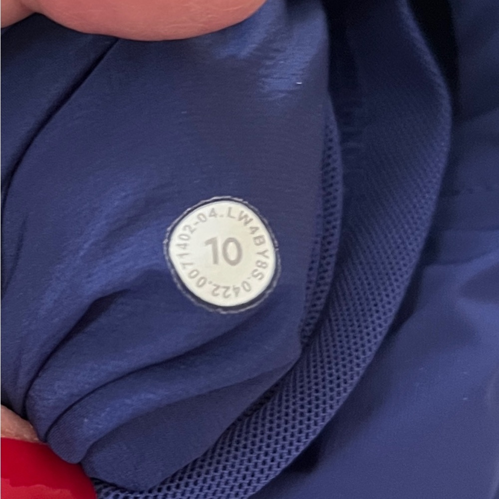 🍒LULULEMON sz 10 DOWN FOR IT ALL VEST 700-Fill PSYCHIC BLUE Jacket ~ REFLECTS!! - Picture 4 of 4
